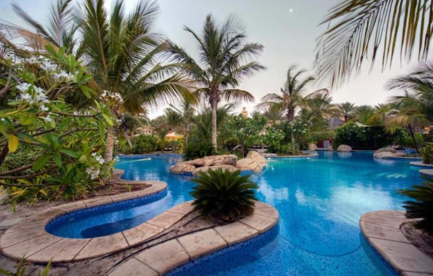 Jumeirah beach hotel club executive pool 2